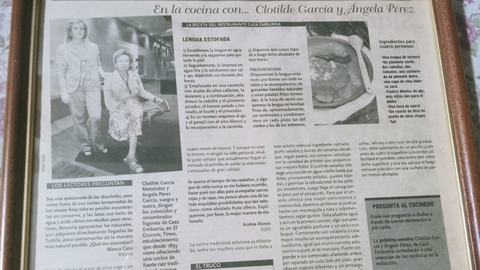 Recuerdo de Casa Emburria, con una noticia que destaca las recetas del restaurante