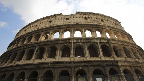 El Coliseo romano es uno de esos puntos de aglomeración turística: cada vez hay más ofertas de pases «sin colas»