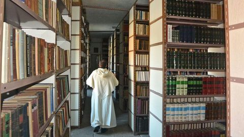 El monasterio de Poio alberga una importante biblioteca con muchos libros raros