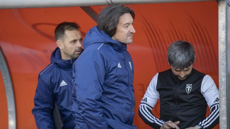 Secho Martínez, entrenador del Compostela: «Si se aplica el reglamento, el Vilalbés no acaba con diez este partido»