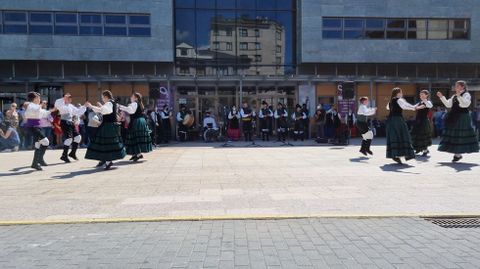 El grupo Os Coribantes actu en la Festa dos Maios de O Barco