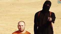 Imagen de un vdeo en el que aparece el hombre enmascarado identificado como John el Yihadista.