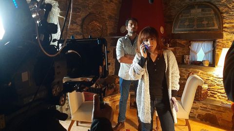 Fernando Tato e Maria Roja, durante a gravacion na Casa Piñeiro en Monfero