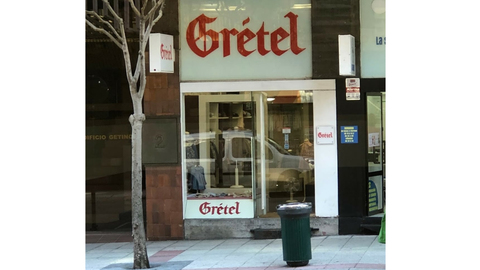 La tienda en su nueva ubicaci�n. En el bajo n�mero 2 de la calle Asturias de Oviedo