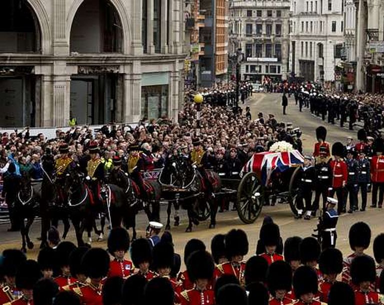 Por expreso deseo de Thatcher en el funeral participaron representantes de los tres ejércitos.