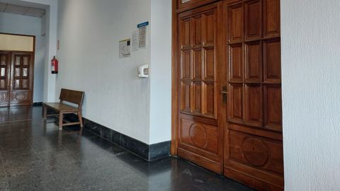 Sala de espera de la Audiencia Provincial de Ourense.