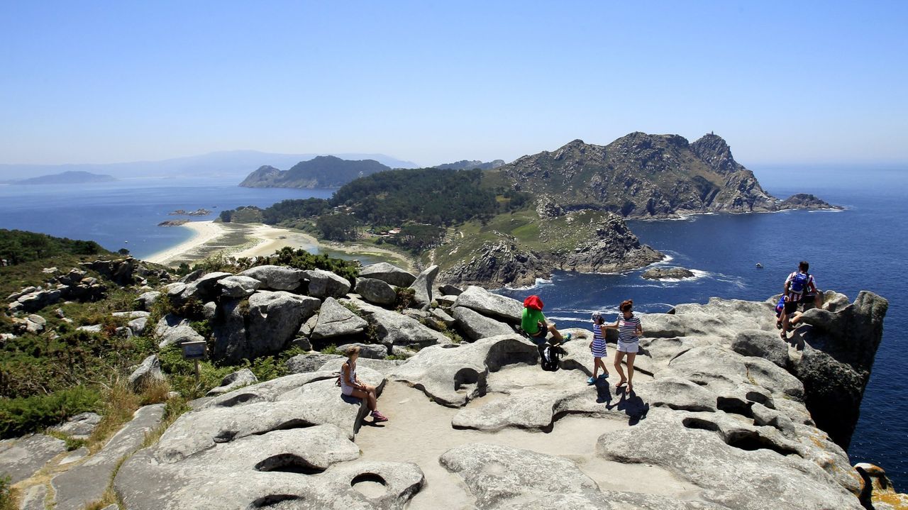 Arte digital que ilustra acontecimientos histricos de Vigo.Islas Ces.