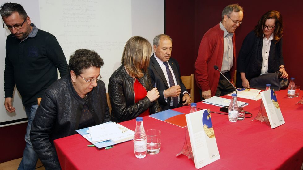 San Isidro viaja en carro en Paradela