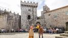Os Quinquillns, ayer, en una visita teatralizada en el Castelo de Vimianzo