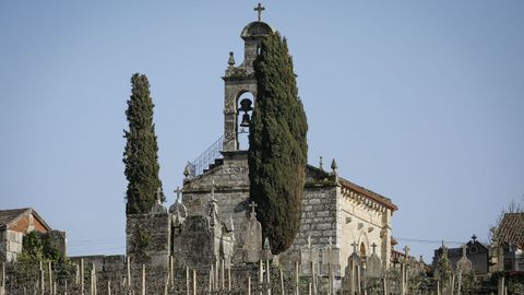 En la parroquia que le da nombre se encuentra una iglesia de origen romnico. 