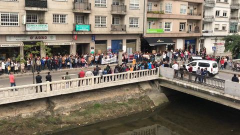 Protestas en Redondela contra la apertura de una casa de apuestas