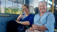 Loli y ngela, usuarias del transporte pblico en Pontevedra.