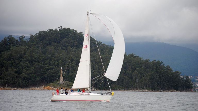 Adelantan un mes una regata entre la ría de Pontevedra y Arousa para evitar la interacción de las orcas