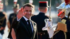 Emmanuel Macron, saludando durante la ceremonia del 14 de julio