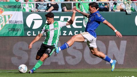 Fornals y Javi L�pez, durante el Real Betis-Real Oviedo
