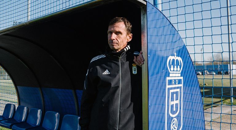 José Ángel Ziganda, en El Requexón, durante su etapa como entrenador del Real Oviedo