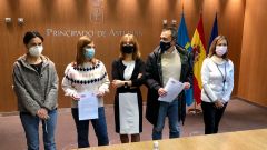 Los firmantes del acuerdo presupuestario de PSOE e IU