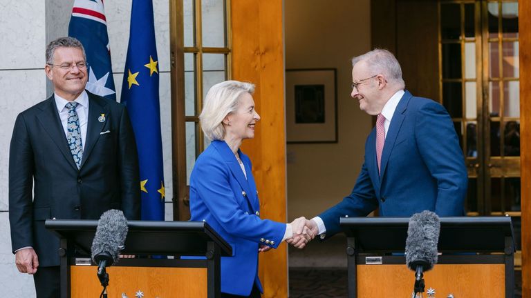 La UE cierra un acuerdo comercial y de seguridad y defensa con Australia
