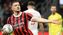 Luka Jovic celebra un gol con el AC Milan