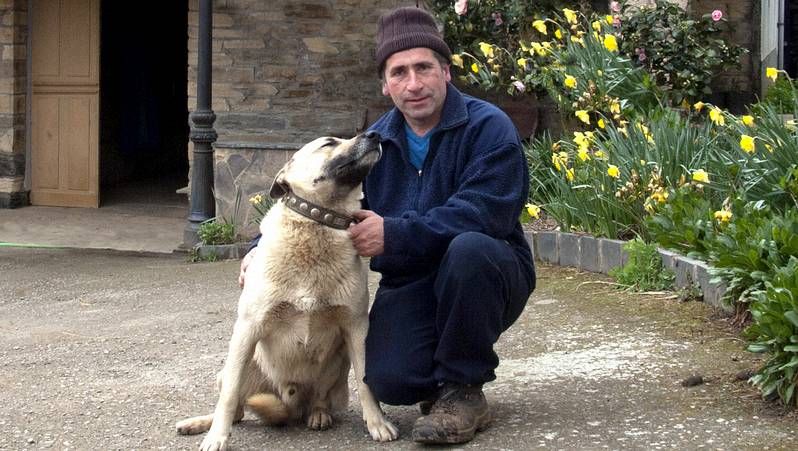 La capilla del Marqu�s acogi� la presentaci�n de una revista sobre la cofrad�a del Santo Entierro y de la Soledad de Sarria