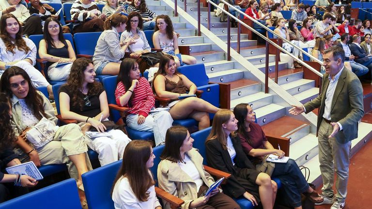 Los mil docentes que se incorporan a la educación gallega tienen una media de 32 años