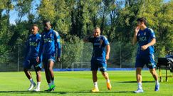 Santi Cazorla, en el centro, camina junto a Colombatto, Bailly y Hassan
