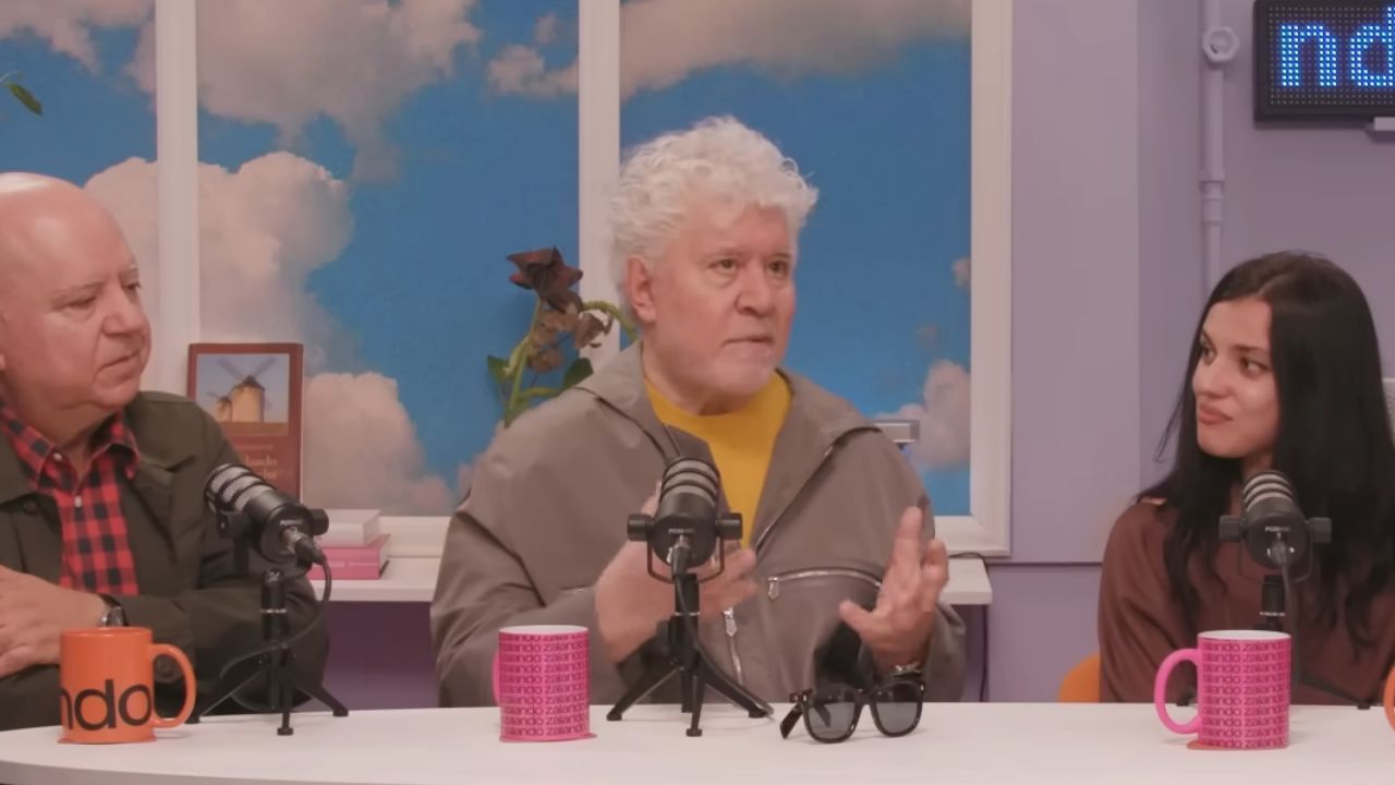 Pedro Almod�var, en el p�dcast de �La Pija y la Quinqui� junto a su hermano Agust�n