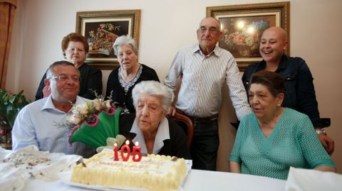 ngela Villar cumpli 105 aos rodeada de los suyos