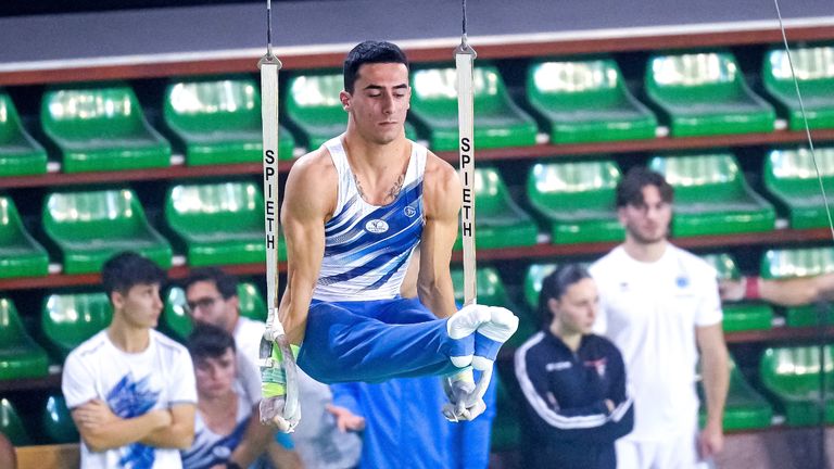 El gimnasta italiano Lorenzo Bonicelli, en coma inducido tras sufrir una grave caída en la Universiada