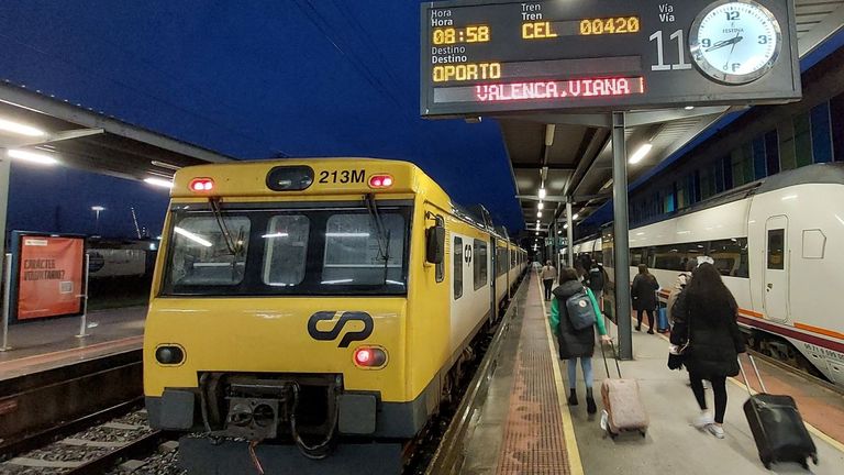 Un tren Celta, que realiza el recorrido entre Vigo y Oporto