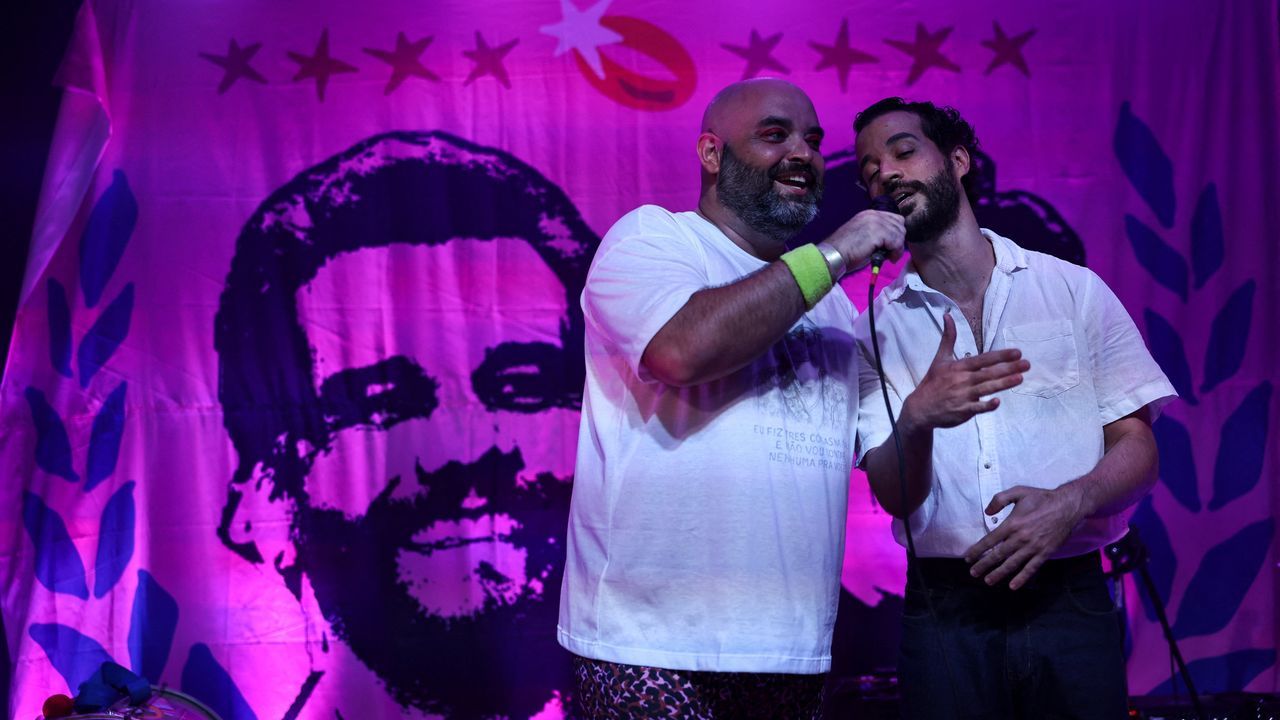 Momento del concurso de dobles de Wagner Moura en su papel de Marcelo&nbsp;organizado por la popular comparsa C&aacute;sate Conmigo