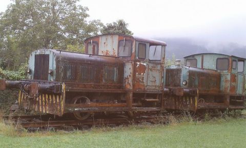 La imagen, del verano pasado, muestra dos de las mquinas que se deterioran en Padrn. 