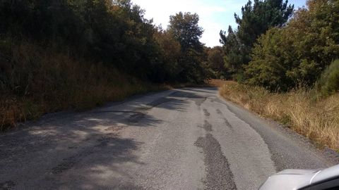 Un tramo de la carretera LU-P-1402, cerca de la localidad de Salcedo, donde se produjo el accidente