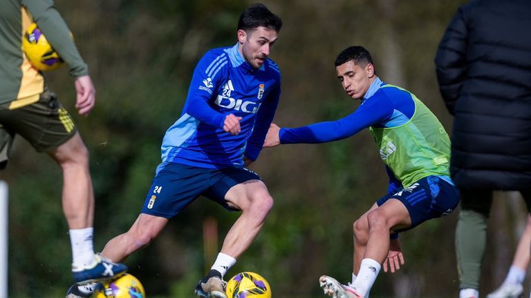 Ilyas Chaira y Lucas Ahijado, en un entrenamiento del Oviedo