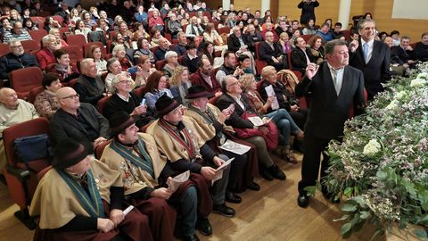 Al acto acudieron miembros de la Confrada do Butelo, de Bragana