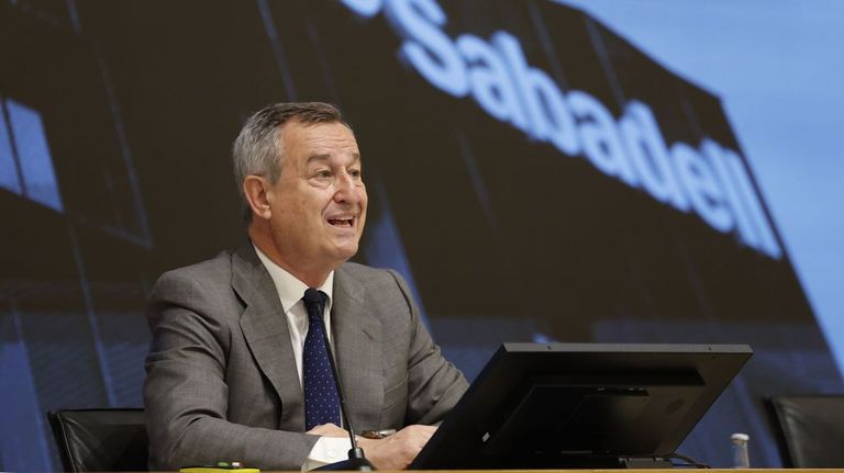 Sabadell promete 6.300 millones en dividendos en tres años en plena opa