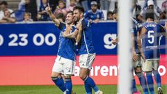 Sebas Moyano y Costas celebran el gol del Oviedo al Huesca