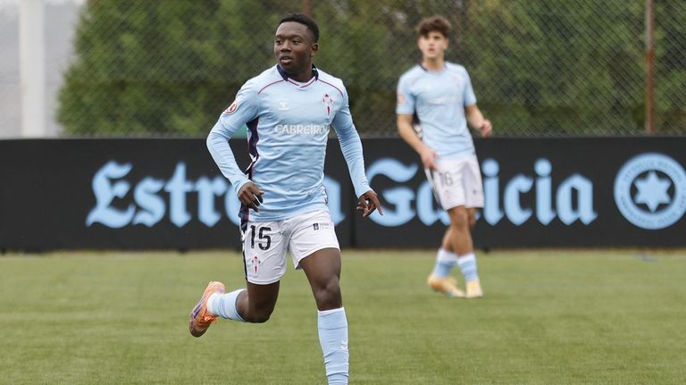 El Celta Juvenil A golea al Roces con cuatro tantos de Aldrine Kibet (6-1) y da caza al Deportivo