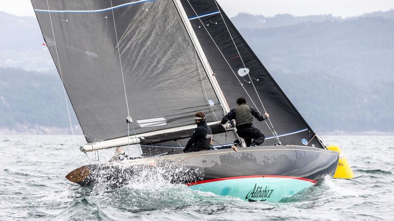 Alibabá II se corona en Sanxenxo y cierra con éxito la temporada de 6 Metros