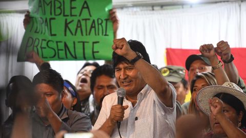 Evo Morales present a sus candidatos tras una reunin de su partido en Buenos Aires