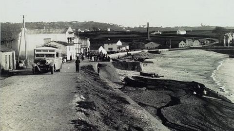 Cuando Mera tena puerto. Foto de Cermica Santa Ana en 1930. Reproducida en el libro de nxeles Verea, forma parte del fondo fotogrfico del Arquivo do Reino de Galicia