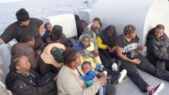 Dos embarcaciones con 131 personas a bordo fueron rescatadas la semana pasada a la deriva en el Atlántico