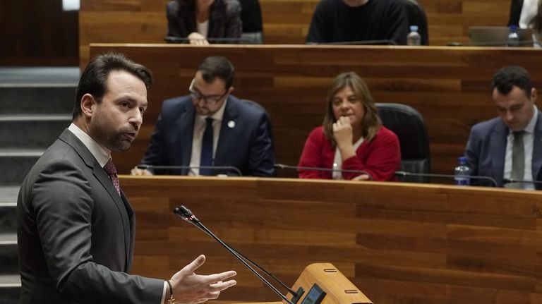 Álvaro Queipo, en el pleno de la Junta