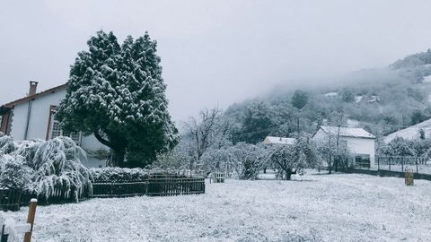 Nieve en la estacin Fuentes en Aller