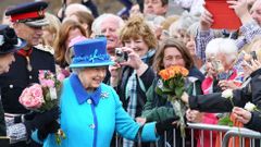 Isabel II celebra la fecha trabajando