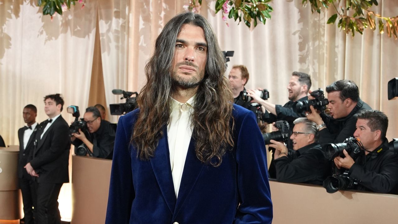 Todas las im�genes de los Globos de Oro.Nikki Glaser, en la alfombra roja de los Globos de Oro