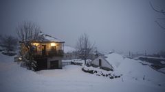 El temporal de nieve persiste en la montaa lucense