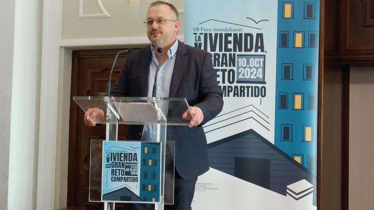El presidente de CAC-Asprocon, Joel García, en una jornada sobre vivienda en Gijón