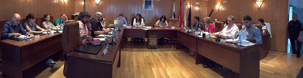 La nueva corporaci�n de Sarria celebr� el primer pleno de car�cter ordinario del nuevo mandato, que por momentos estuvo marcado por el desconcierto. 