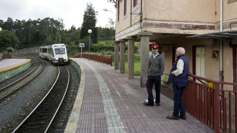Imagen de archivo del tren llegando a la estacin de Cerdido
